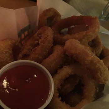 Queens Bar - Onion rings - Bars Near Me - Detroit, Michigan