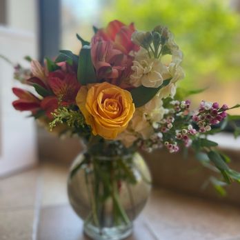 Florafay - Mother's Day floral arrangement - Floral Designers Near Me Florafay - Mother's Day floral arrangement - Floral Designers Near Me