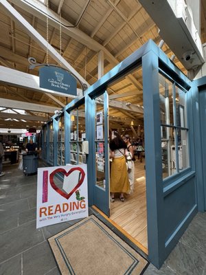 The Garden District Book Shop by null