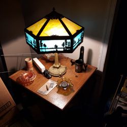 Richard P Murry Auctioneer - Slag Glass Lamp