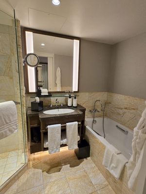 Four Seasons Hotel Sydney by null