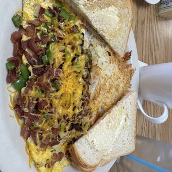 America's Kitchen - Omelette with bacon - Breakfast & Brunch Near Me - Galveston, Texas America's Kitchen - Omelette with bacon - Breakfast & Brunch Near Me - Galveston, Texas