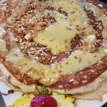 Moena Café - Banana chantilly pancakes - Cafes Near Me - Honolulu, Hawaii Moena Café - Banana chantilly pancakes - Cafes Near Me - Honolulu, Hawaii