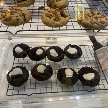 BLTea - Chocolate Chips Cookie w/ Walnuts, S'mores Chocolate Cookie - Bubble Tea Near Me - Los Angeles, California