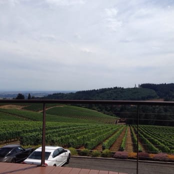 Bella Vida 360 - Wine Tasting Room Near Me - Yamhill, Oregon
