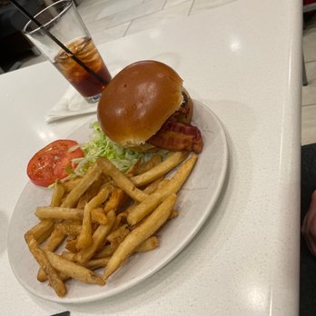 Harbor Grille - Bacon cheeseburger - Sports Bars Near Me - Baltimore, Maryland