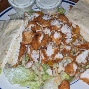 Jake O'malley's Irish Pub - Crispy chicken salad - Irish Near Me - Washington, Michigan