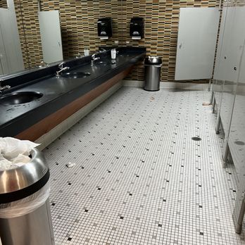 LA Fitness - Bathroom - Trainers Near Me - Northbrook, Illinois