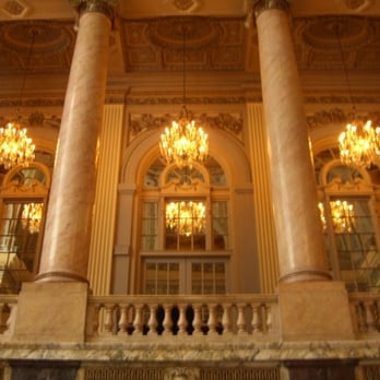 Chicago Theatre - Performing Arts Near Me - Chicago, Illinois