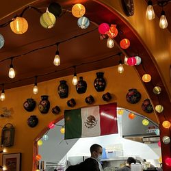 Sanchez Cantina - Cheerful, colourful, lots of Mexican decorations. There were hard at work in the kitchen and the results we excellent!