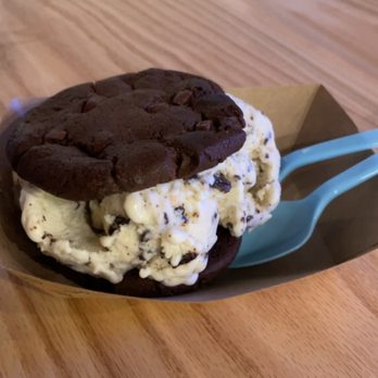 The Baked Bear Webster - Vegan fudgy brownie cookie with vegan chocolate chip ice cream - Ice Cream & Frozen Yogurt Near Me - Webster, Texas