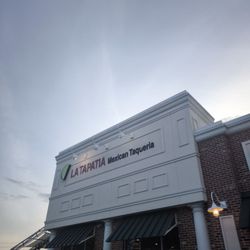Taqueria La Tapatia - The outside of the restaurant
