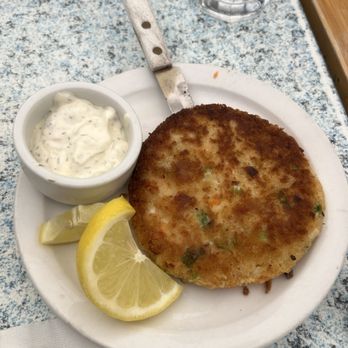 Mendocino Cafe - Crab cake - Cafes Near Me - Mendocino, California