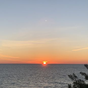 Camaron Cove Resort - Hotels Near Me - Indian Rocks Beach, Florida