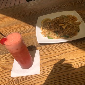 Dao Thai - Singapore Sling And Pad Thai - Thai Near Me - Chicago, Illinois