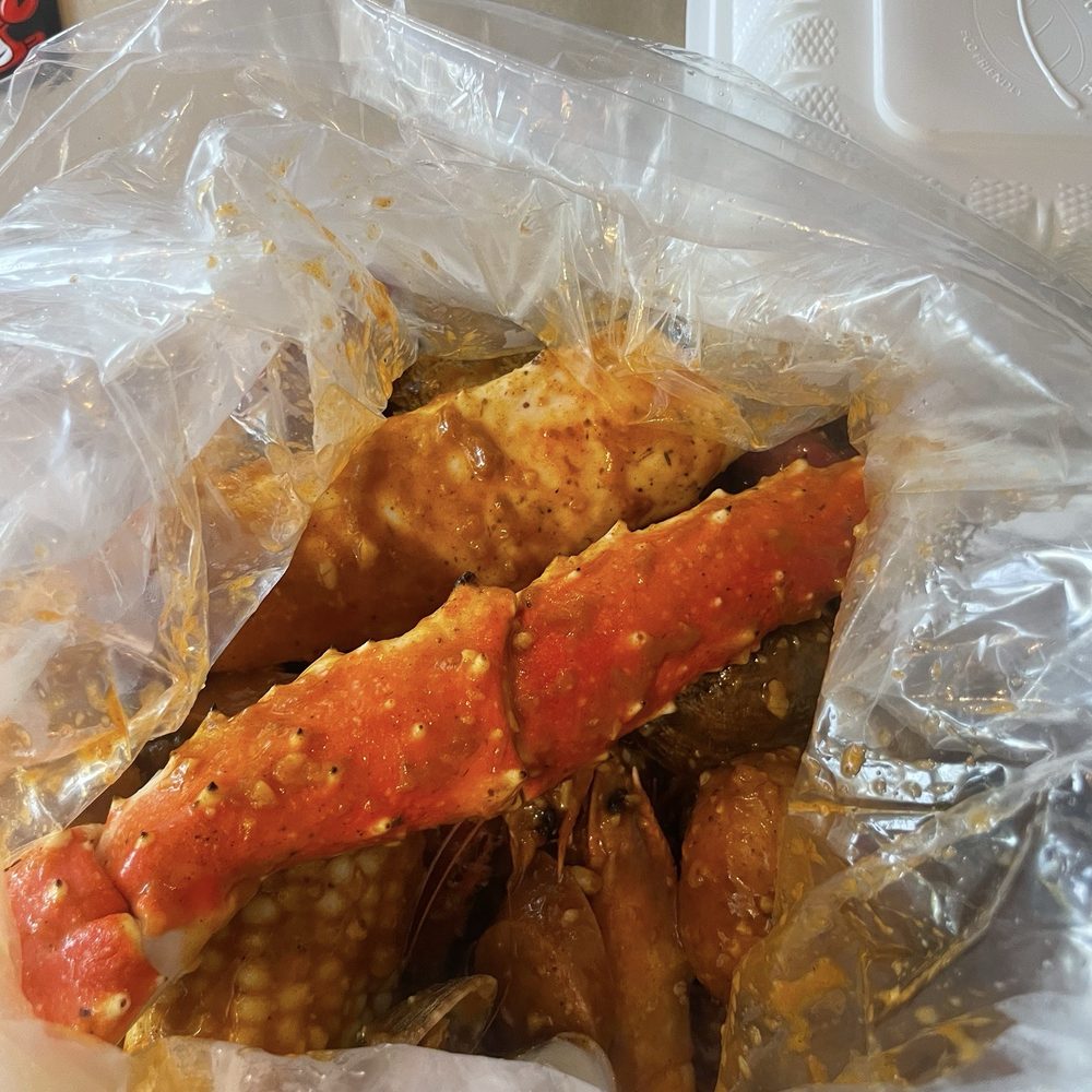 Lemon Crab - King crab head on shrimp and clams bag - Seafood Near Me - Hayward, California Lemon Crab - King crab head on shrimp and clams bag - Seafood Near Me - Hayward, California