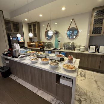 Sheraton Universal Hotel - Club lounge - Hotels Near Me - Universal City, California Sheraton Universal Hotel - Club lounge - Hotels Near Me - Universal City, California
