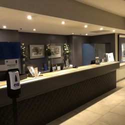 Grand Hôtel Roi René - Hotel front desk