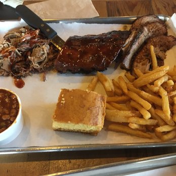 Badlands BBQ - Sampler plate - Barbeque Near Me - Norco, California