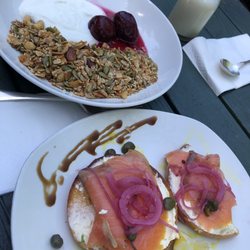 Creel Tackle Shop & Cafe - Smoked salmon bagel and macadamia nut muesli