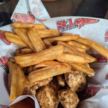 St. Louis Bar & Grill - Chicken Wings Near Me - Toronto, Ontario St. Louis Bar & Grill - Chicken Wings Near Me - Toronto, Ontario