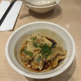 Lon Men's Noodle House - Hot oil wontons - Chinese Near Me - Berlin, BE Lon Men's Noodle House - Hot oil wontons - Chinese Near Me - Berlin, BE