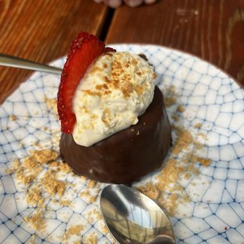 NIDO's BackYard - Pot de Creme de Chocolate y Buuelo de Viento - Mexican Near Me - Oakland, California