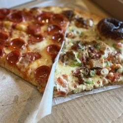 Mombo's Pizza