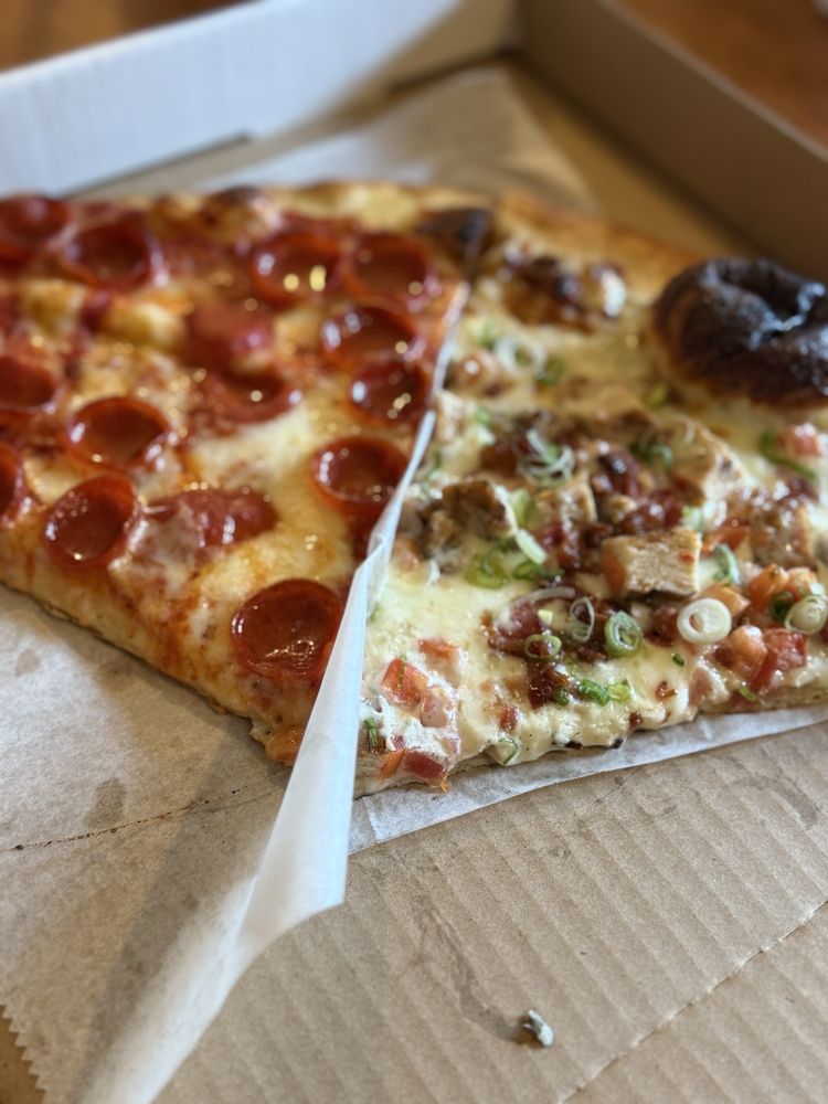 Mombo’s Pizza - Photo 3