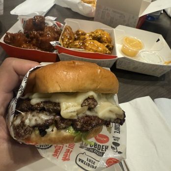 iniBurger - B'igi MUSHROOM extra patty so good - Burgers Near Me - Berkeley, California
