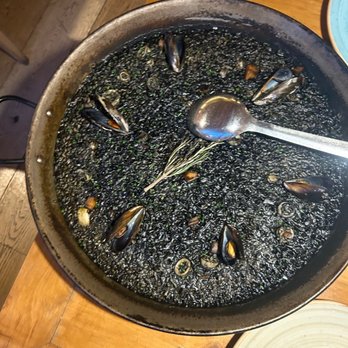 MANÁ 75 - Black squid and mussel paella - Mediterranean Near Me - Barcelona, B