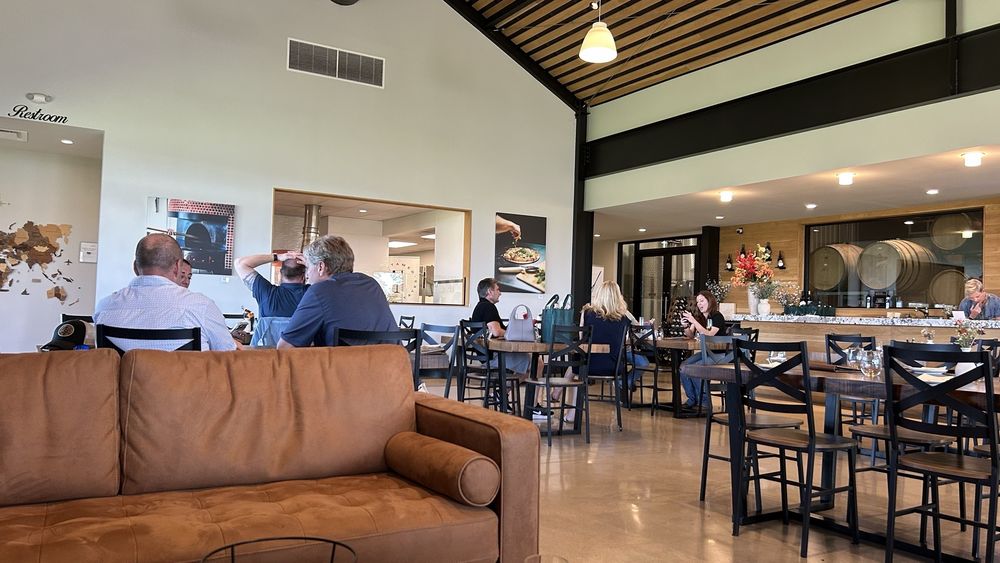 Untamed Wine Estates Logo