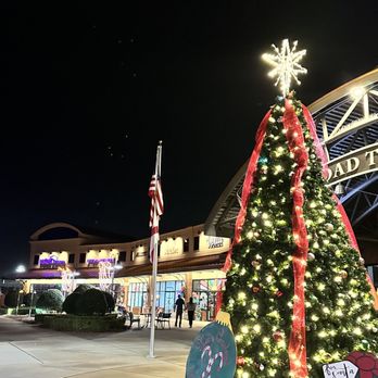 Mellow Mushroom Pike Road - a lighted christmas tree - Gluten-Free Near Me - Pike Road, Alabama Mellow Mushroom Pike Road - a lighted christmas tree - Gluten-Free Near Me - Pike Road, Alabama