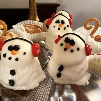 Prantl's Bakery - Snowman Dessert and Swan Cream Puff - Bakeries Near Me - Pittsburgh, Pennsylvania Prantl's Bakery - Snowman Dessert and Swan Cream Puff - Bakeries Near Me - Pittsburgh, Pennsylvania