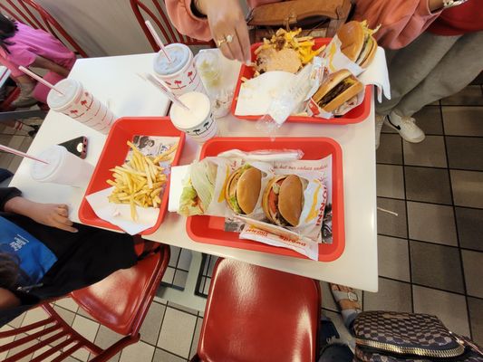 In-N-Out Burger by null