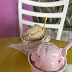 Paleteria la Paloma - Nieve de café y pétalo de rosa