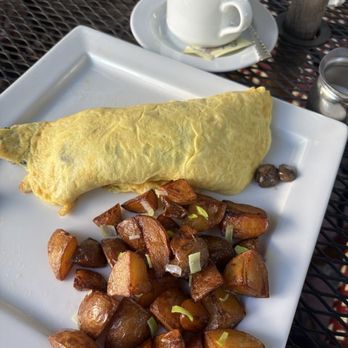 Auberge - Veggie omelette with potatoes. - Breakfast & Brunch Near Me - Zionsville, Indiana