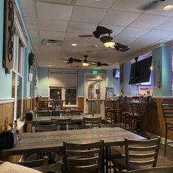 The Broken Oar - Indoor dining area