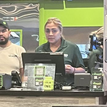 Los Verdes - Mal servicio al cliente de esta persona - Colombian Near Me - Miami, Florida