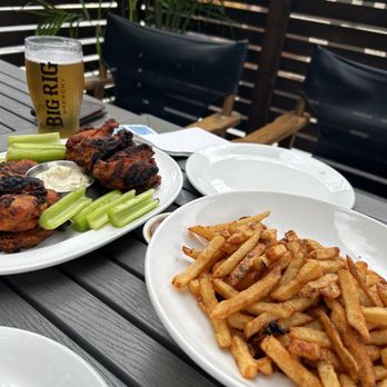 Big Rig Kitchen & Brewery - Brewpubs Near Me - Richmond Hill, Ontario