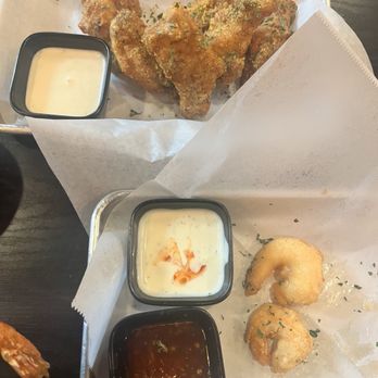 Soupreme Noodle - Garlic Chicken Wings and shrimp - Vietnamese Near Me - Whittier, California