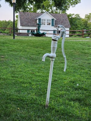 Stroud's Oak Ridge Manor by null