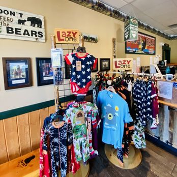 Black Bear Diner Ventura - Merch near cashier 7/25/23 - Diners Near Me - Ventura, California