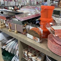 HomeGoods - Sloppy shelves