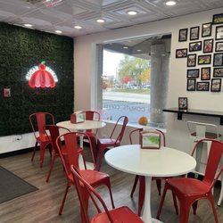 Sugar Mamas Mini Donuts - Indoor seating area
