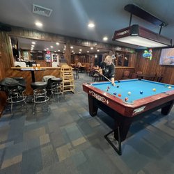 Johnnie's on 2 - Pool table
