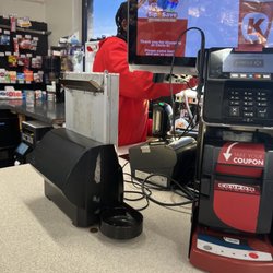 Circle K - Cashier eating food