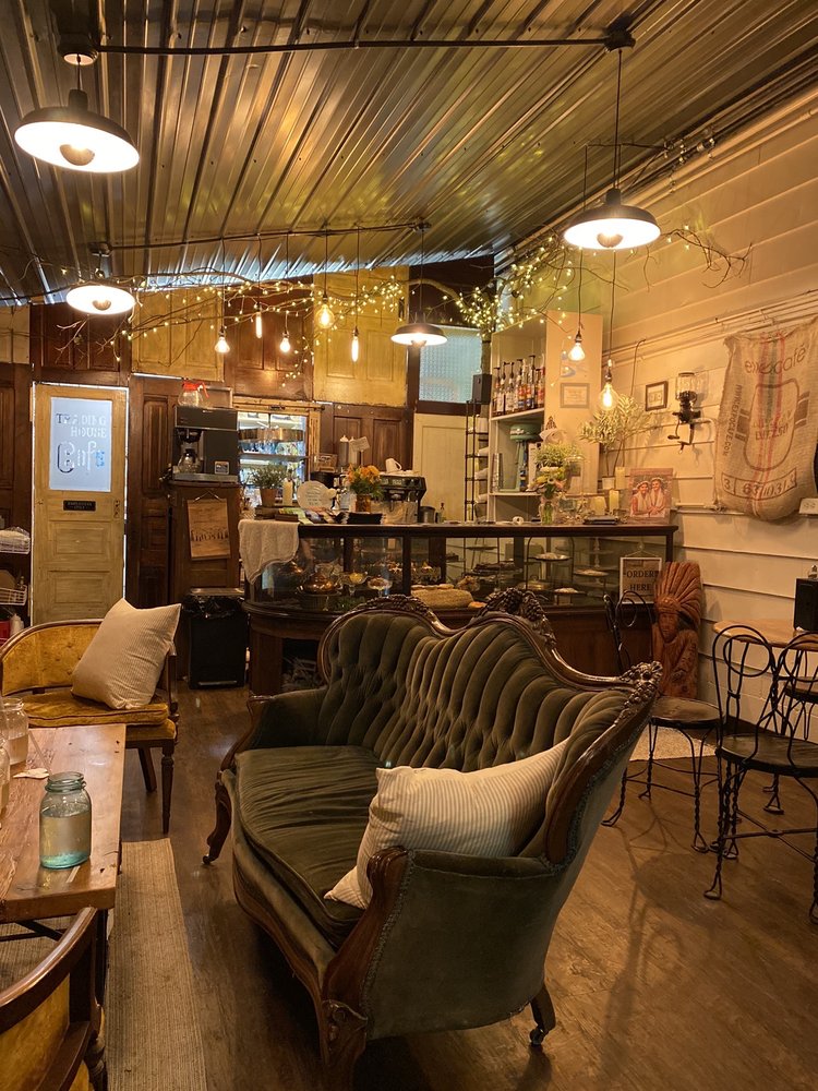 Trading House Cafe Logo