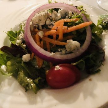 Ye Olde Tavern - Mixed Leaf Salad with blue cheese crumble - American Near Me - Manchester, Vermont Ye Olde Tavern - Mixed Leaf Salad with blue cheese crumble - American Near Me - Manchester, Vermont