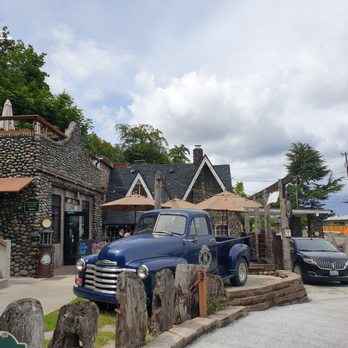 Laina’s Ice Cream - Cute exterior - Ice Cream & Frozen Yogurt Near Me - Seattle, Washington